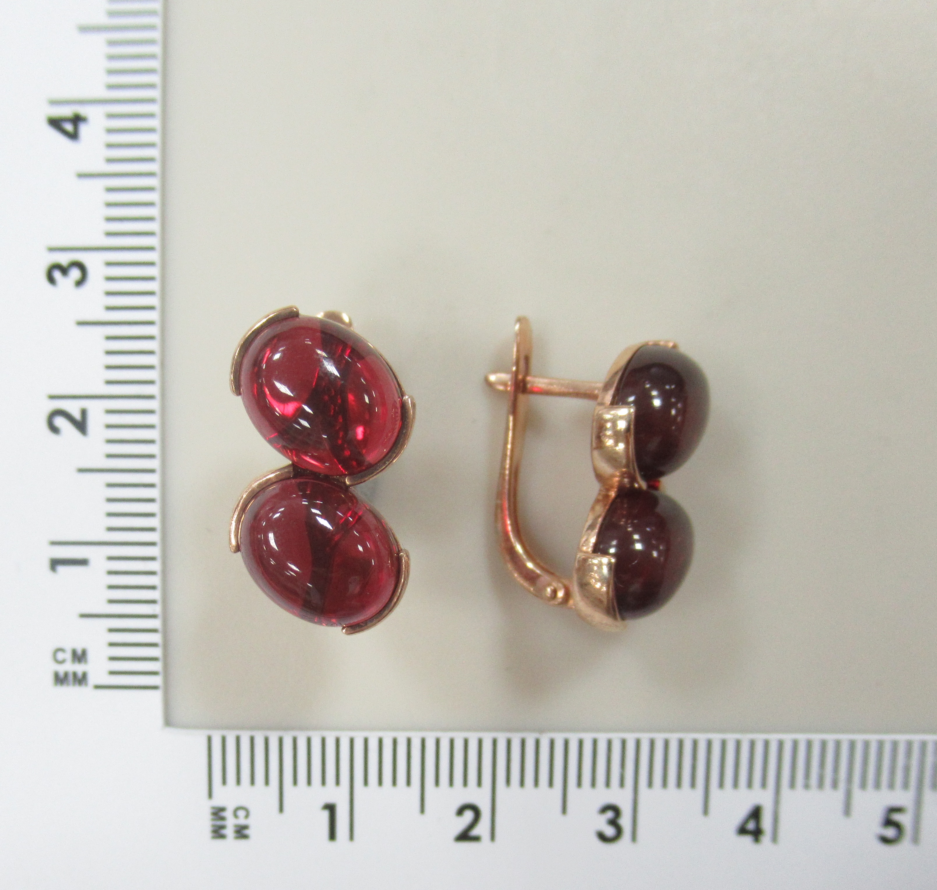 Серебряные серьги 925 пробы; вставки 4 Пл. Кварц цв. гранат;